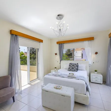 Meneou Seaside Mansion 7 Larnaca
