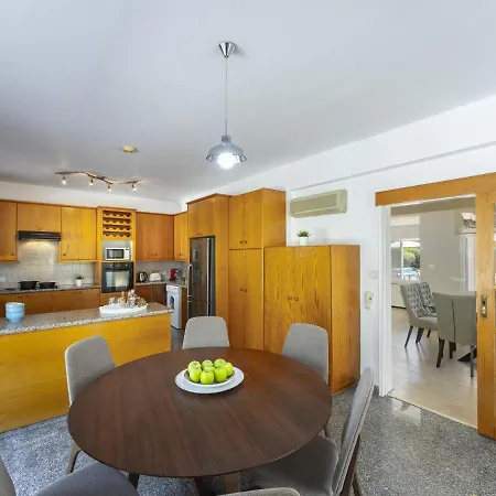 Meneou Seaside Mansion 7 * Larnaca