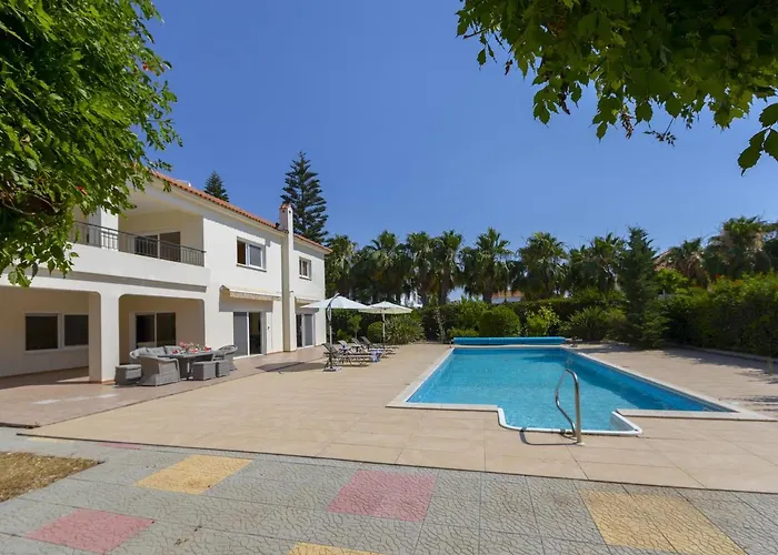 וילה Meneou Seaside Mansion 7