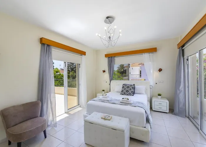 Meneou Seaside Mansion 7 Larnaca