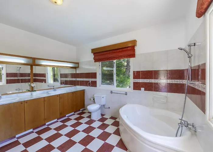 Meneou Seaside Mansion 7 * לרנקה