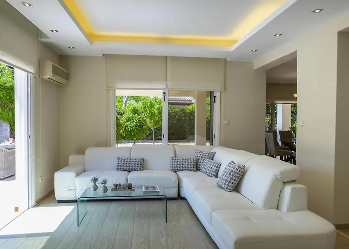 Meneou Seaside Mansion 7 Larnaca