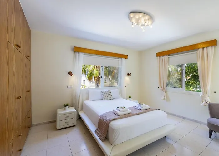 וילה Meneou Seaside Mansion 7 *