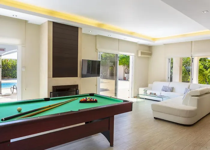 Meneou Seaside Mansion 7 וילה