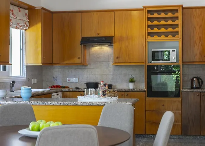 Meneou Seaside Mansion 7 * לרנקה