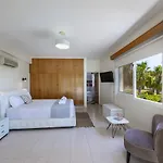 Meneou Seaside Mansion 7 * Larnaca