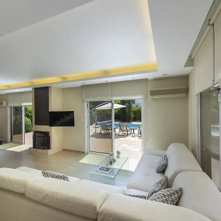 Meneou Seaside Mansion 7 Larnaca