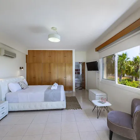 Meneou Seaside Mansion 7 * Larnaca